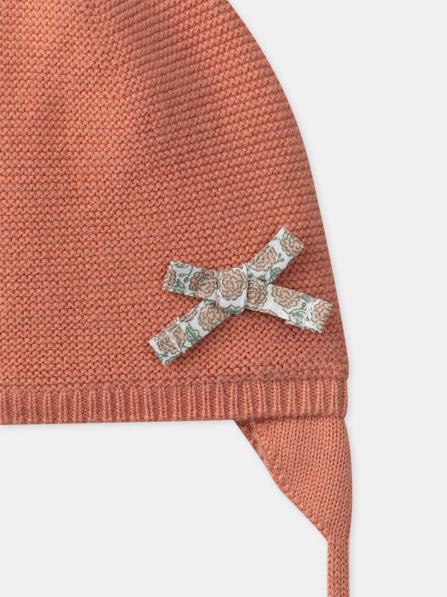 Gorro de punto rosa con lazo para niña recién nacida