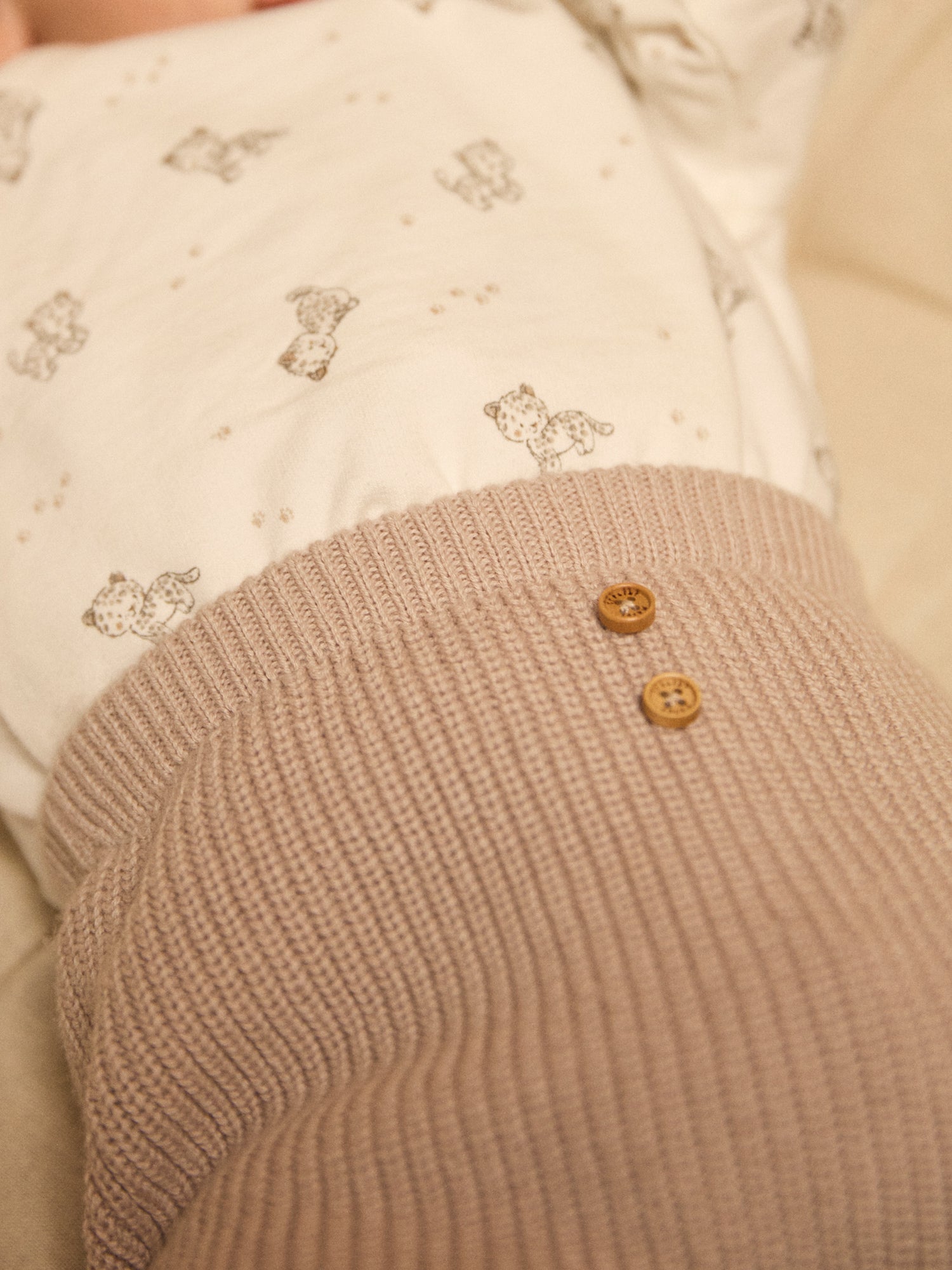 Ensemble brassière imprimé panthère + pantalon + chaussettes Naissance Mixte