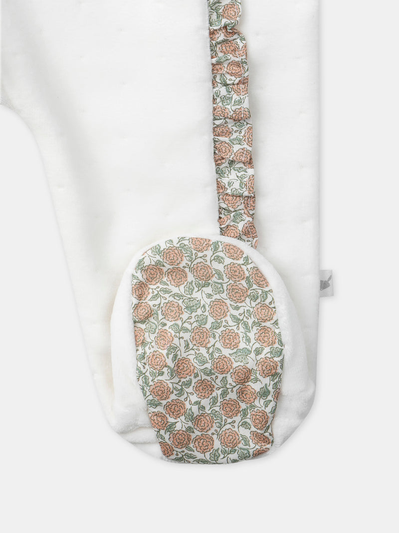 Saco de dormir blanco de terciopelo y floral para niña recién nacida