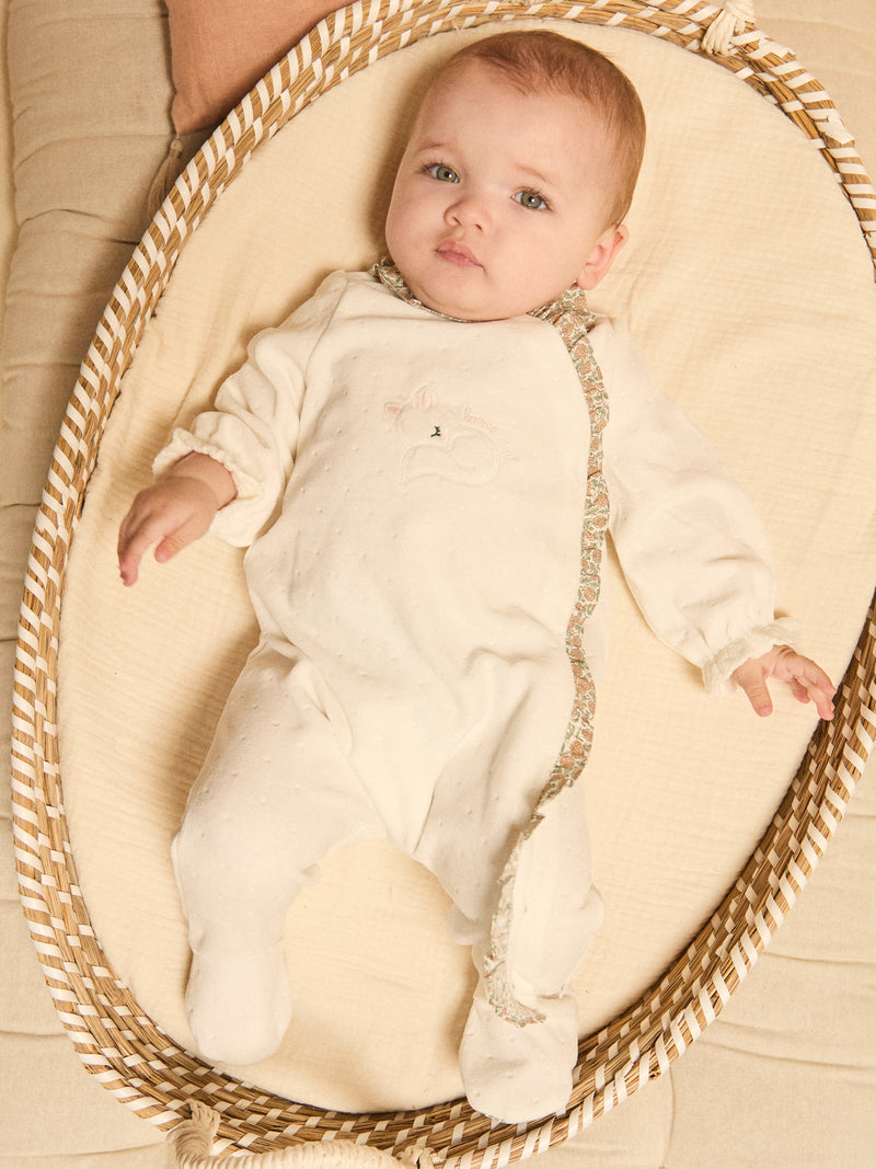 Saco de dormir blanco de terciopelo y floral para niña recién nacida