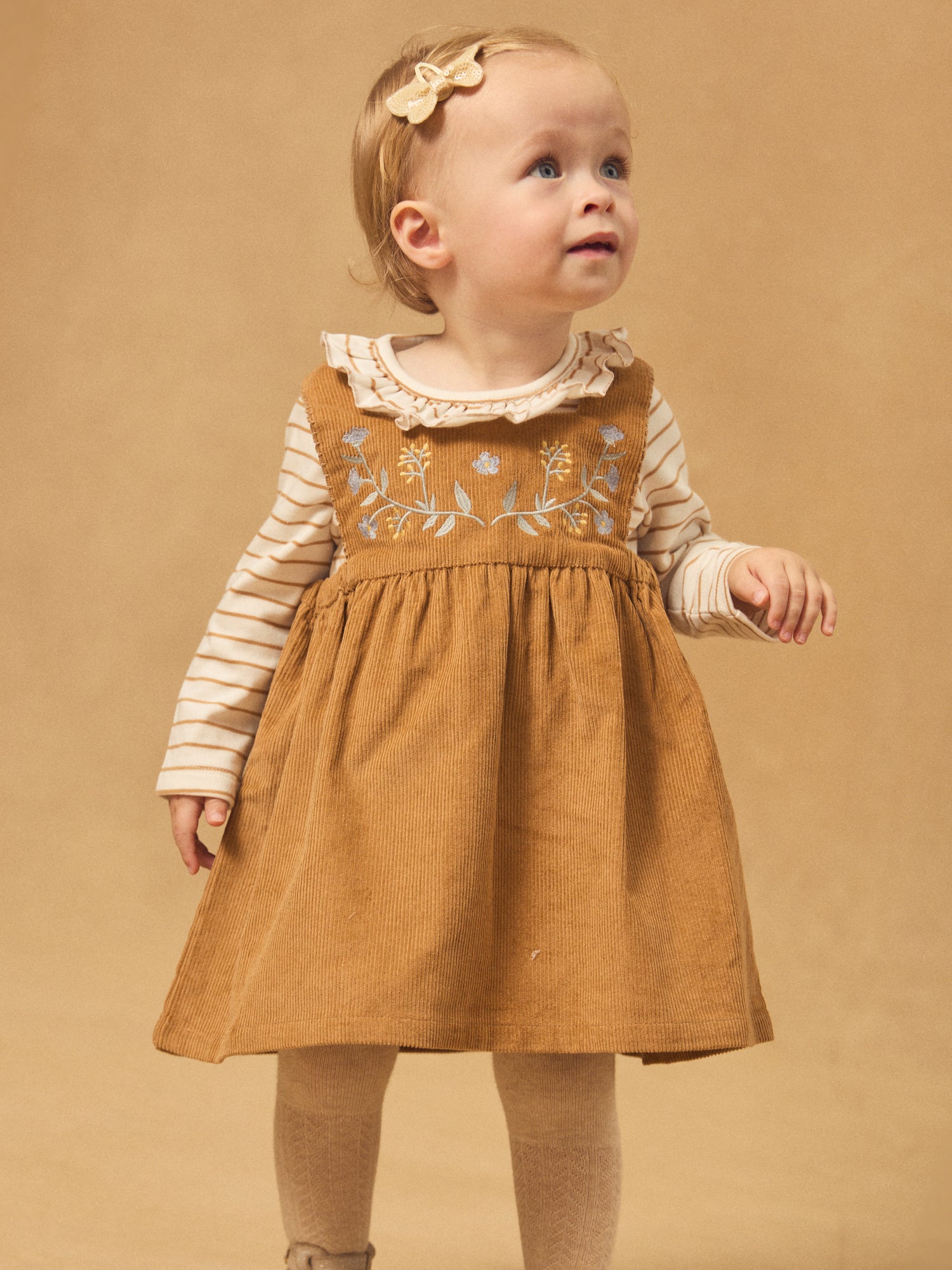 Vestido de Delantal Marrón Niña