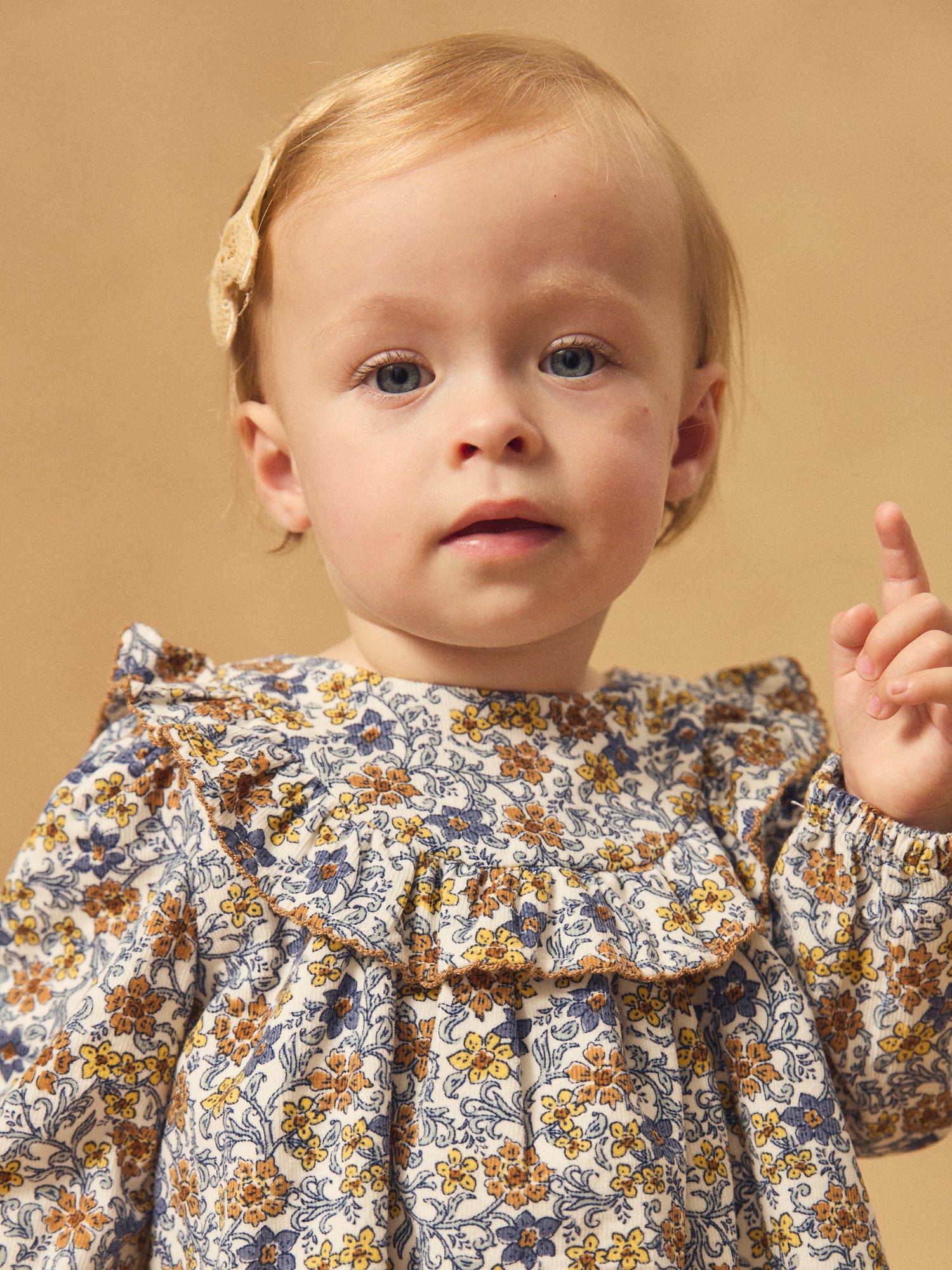 Vestido de terciopelo con estampado floral para niñas
