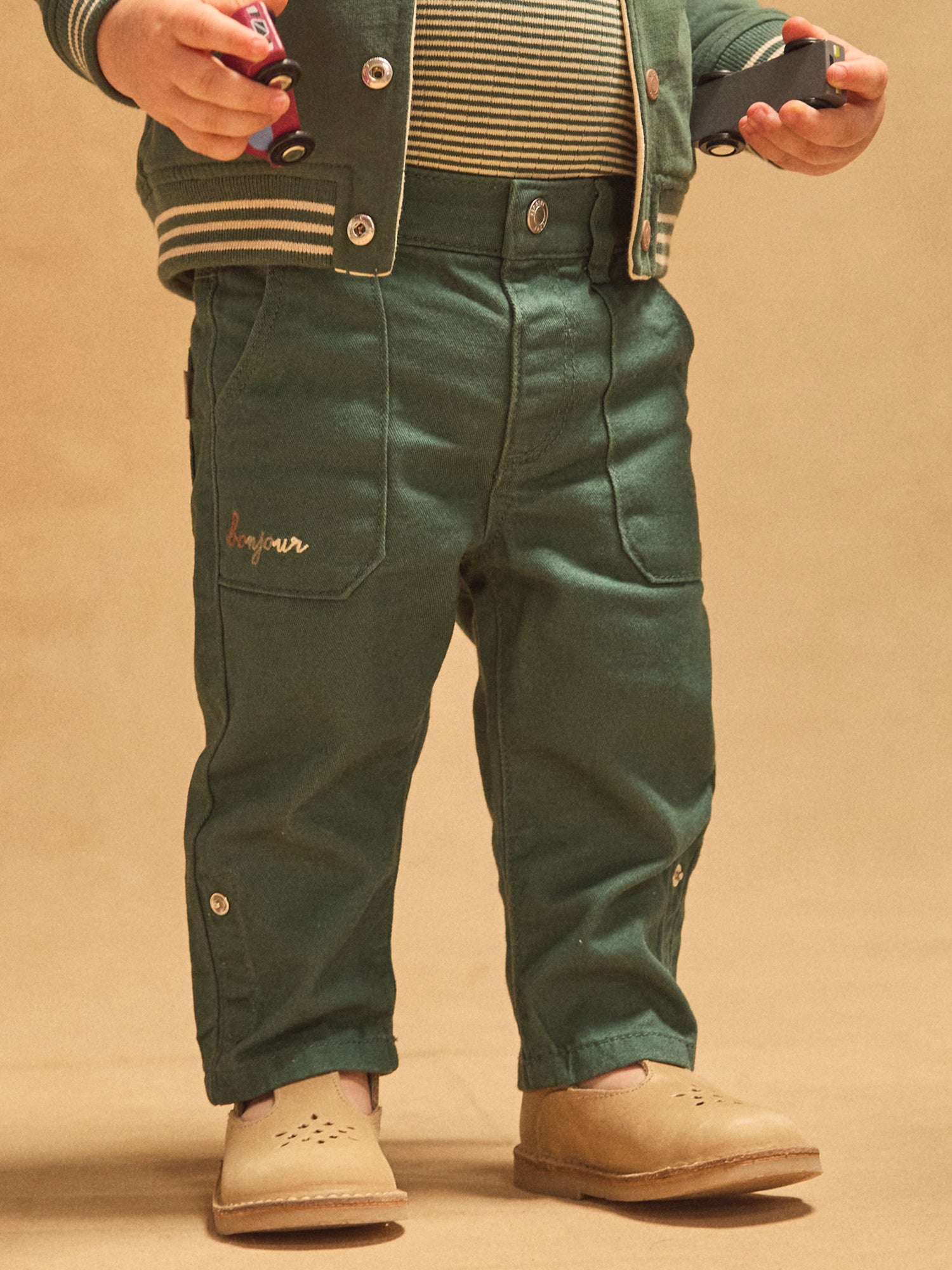 Pantalón verde oscuro ajustable bebé chico