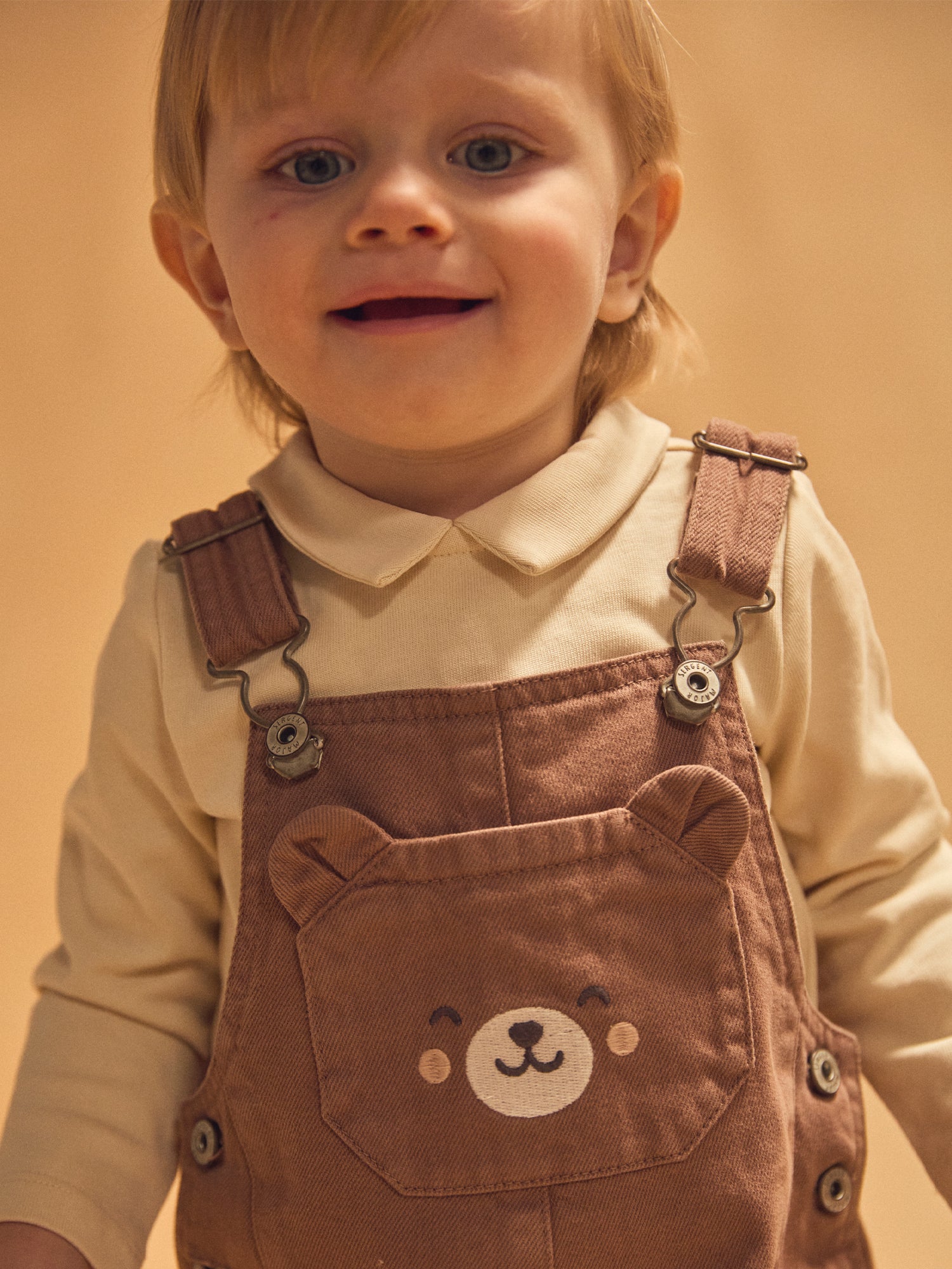 Salopette marrón con bolsillo de oso para bebé niño