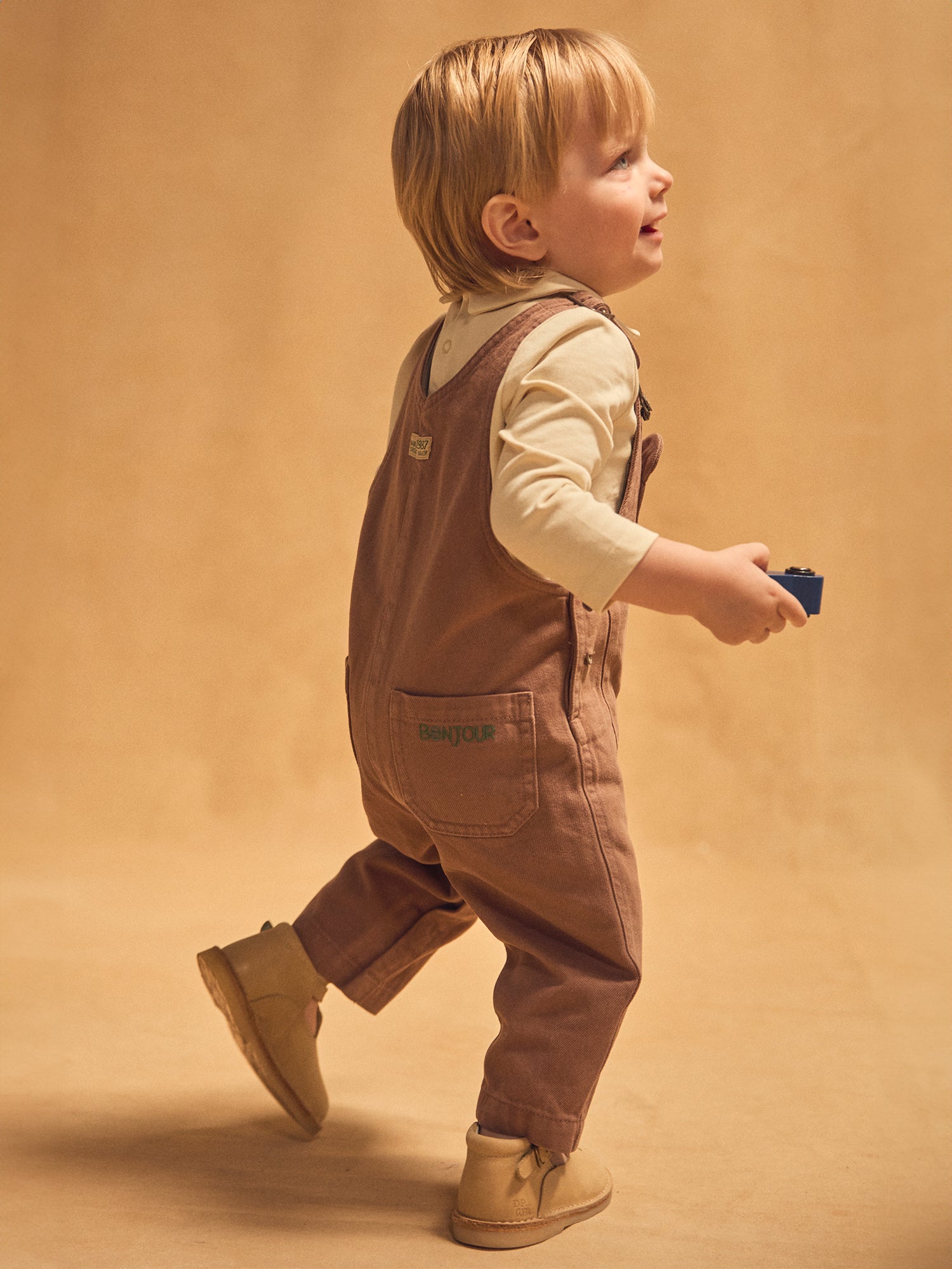 Salopette marrón con bolsillo de oso para bebé niño