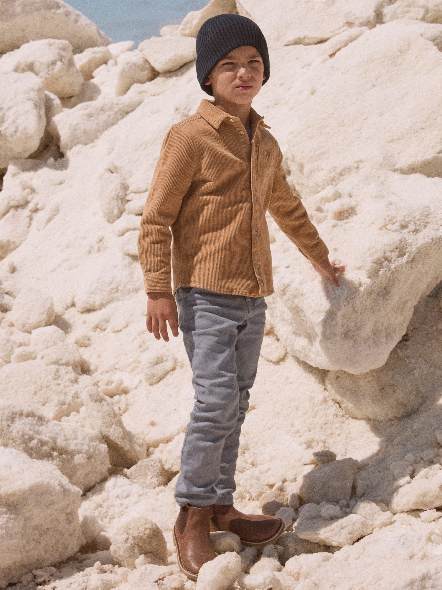 Camisa marrón de terciopelo para niños