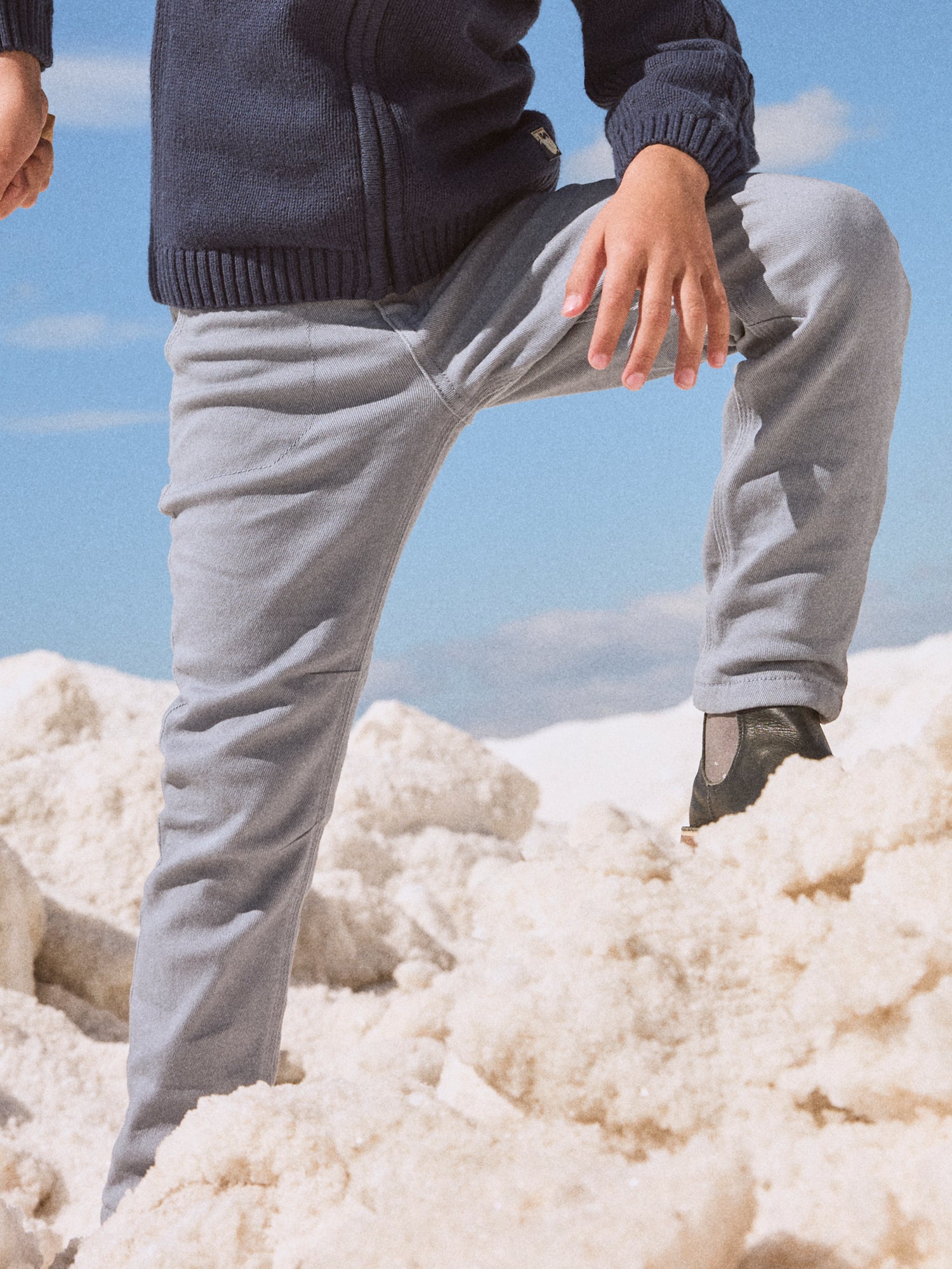 Pantalón azul grisáceo para niños