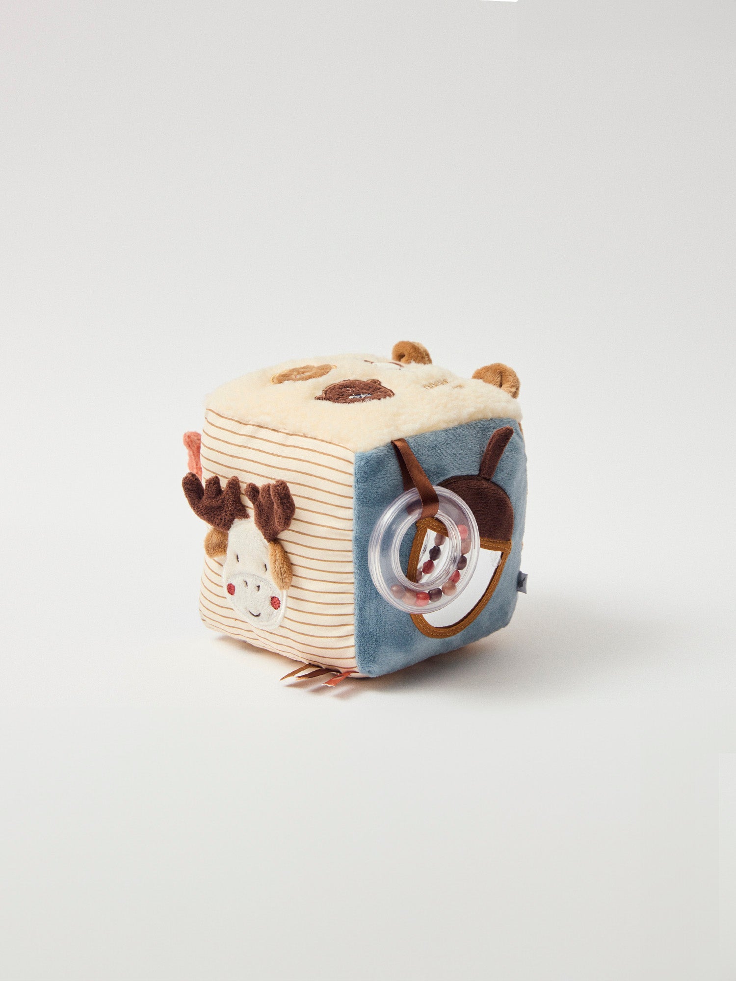 Cubo de actividades marrón de múltiples materiales