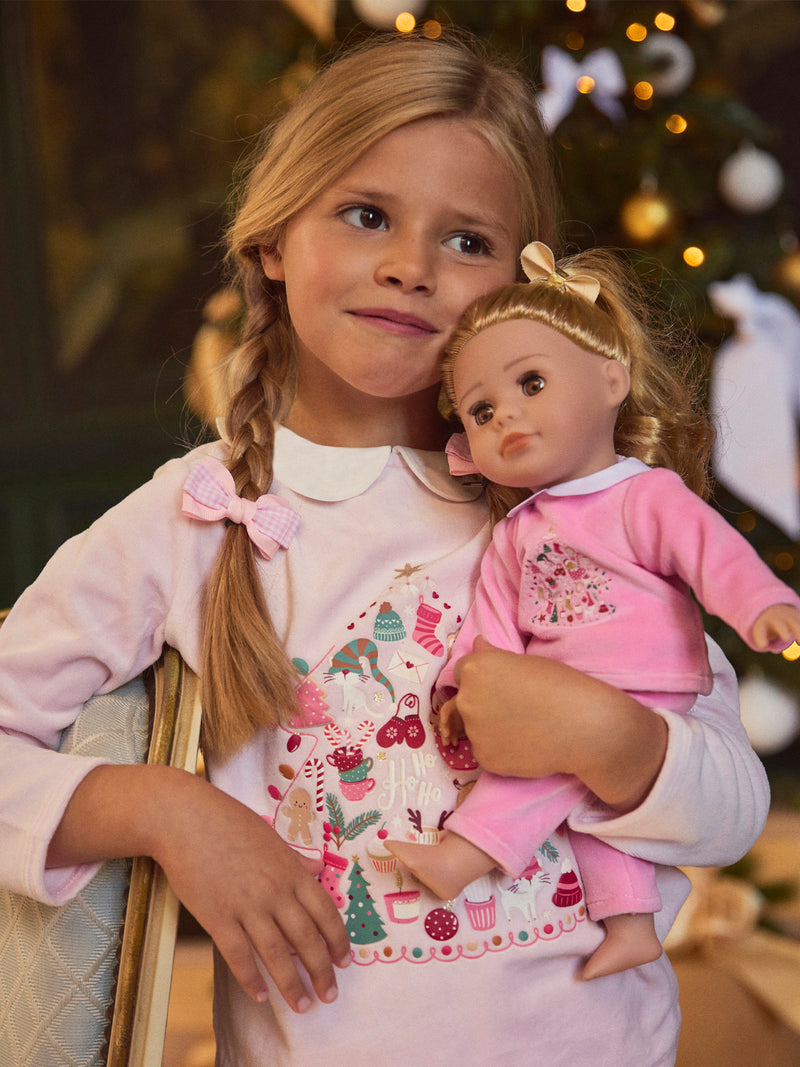 Pijama de muñeca rosa de terciopelo con estampado navideño