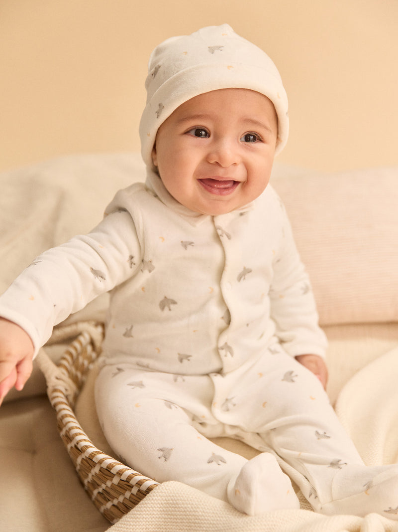 Pijama + gorra ecru impresa con pájaros y lunas Nacimiento Mixto