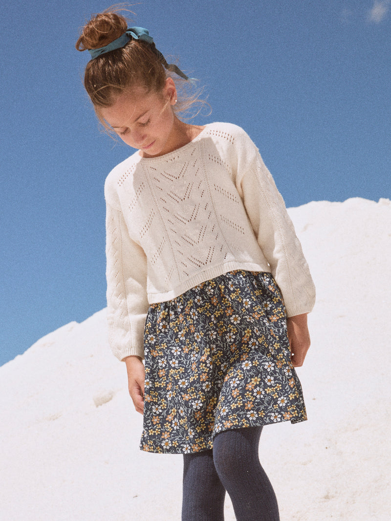 Vestido bicolor ecru con parte inferior impresa de flores para niñas