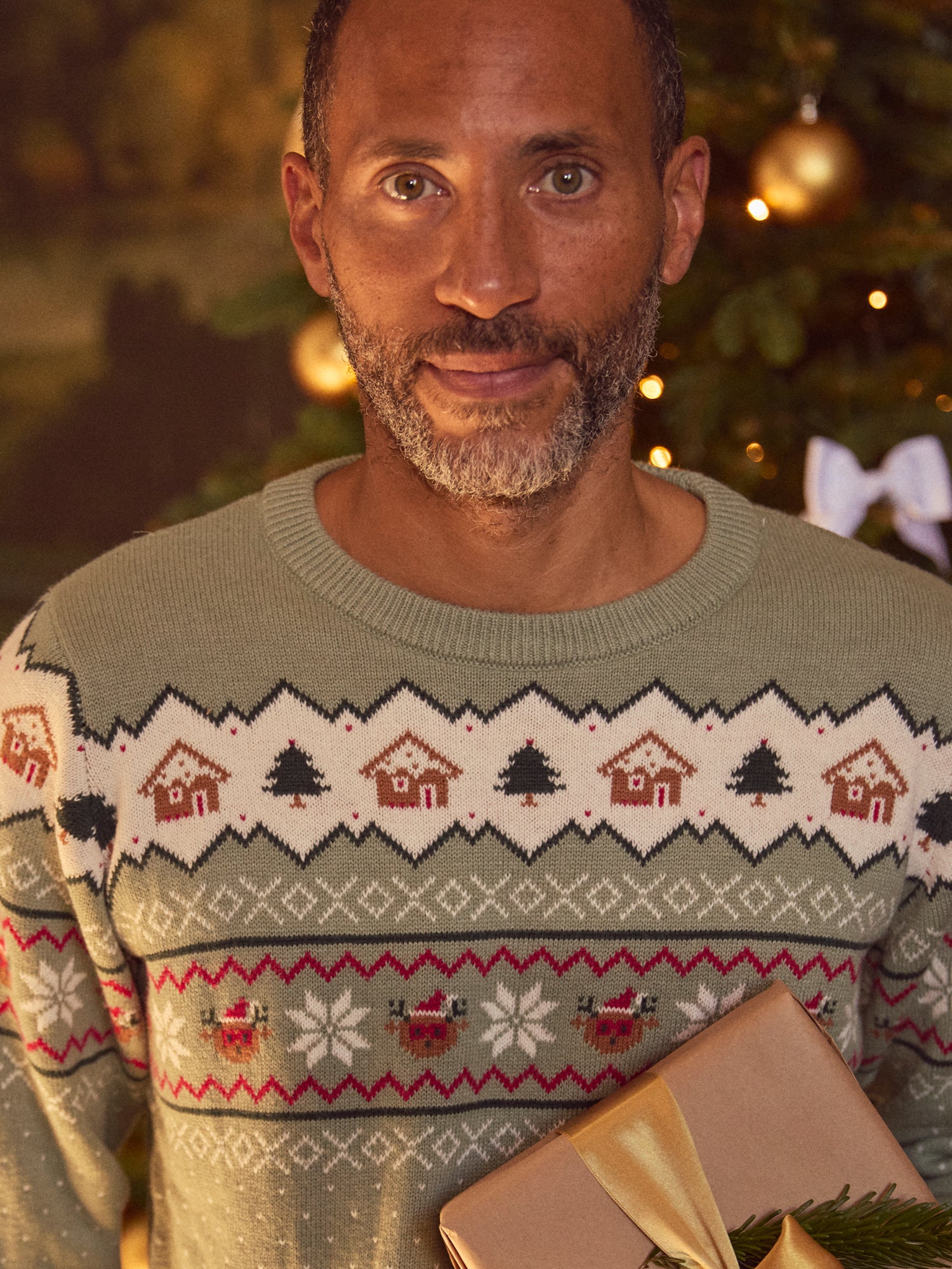 Suéter navideño verde salvia para hombres