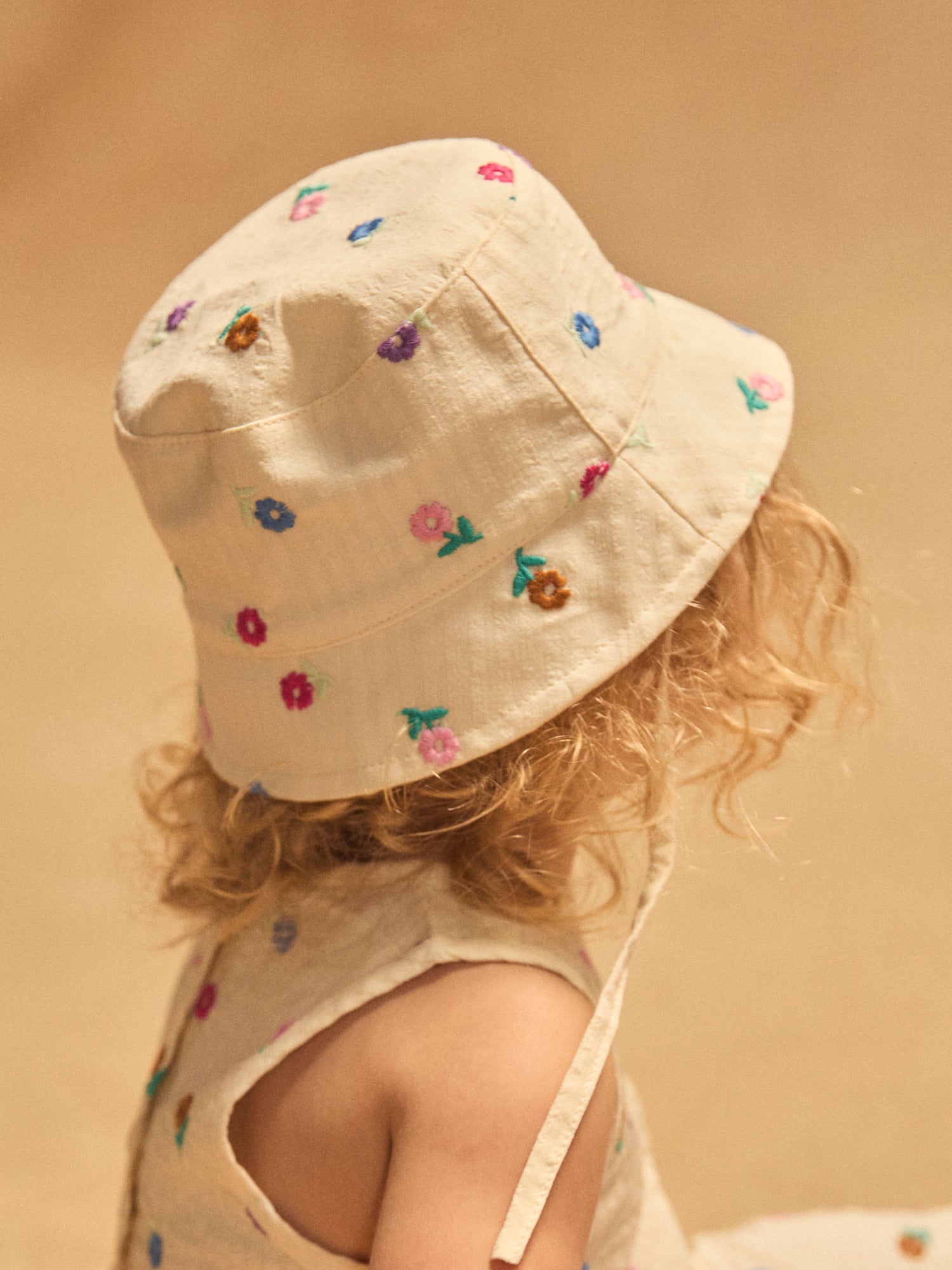 Bob écru à broderies fleuries Bébé Fille