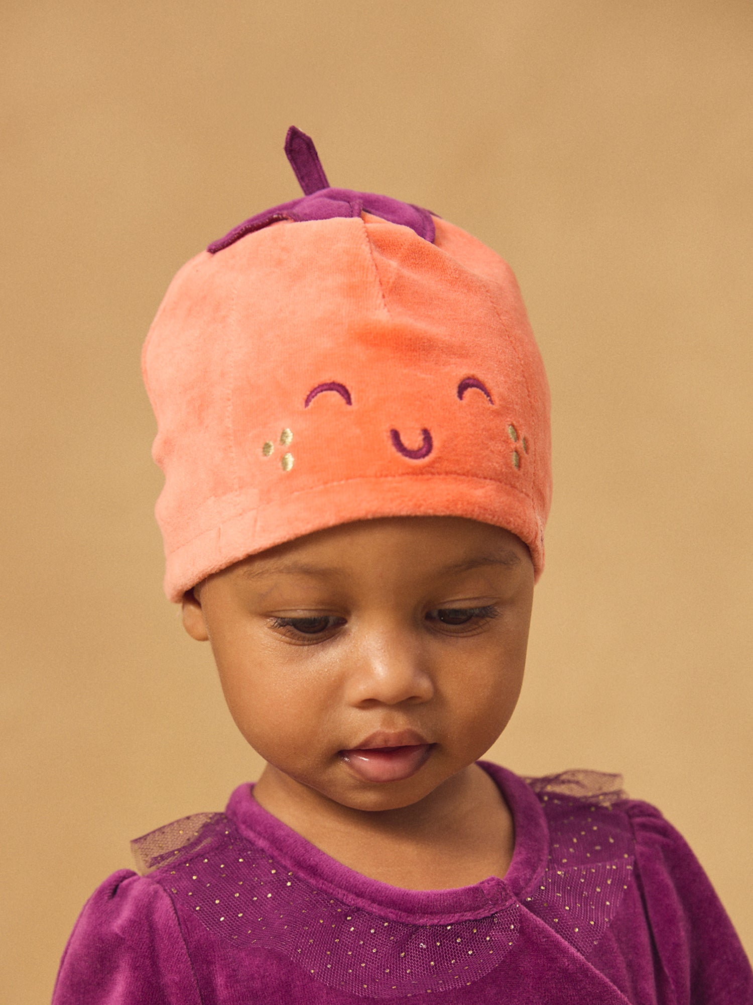 Monito violeta de terciopelo + Gorro de calabaza para Bebé Niña
