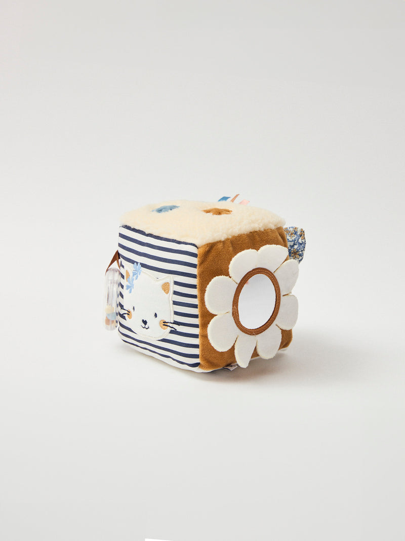 Cubo de actividad blanco en multi-material