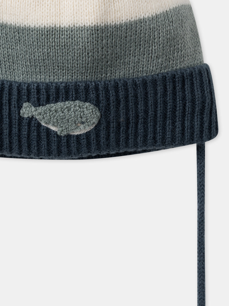 Gorro tricolor a rayas con pompon y bordado de ballena para bebé niño