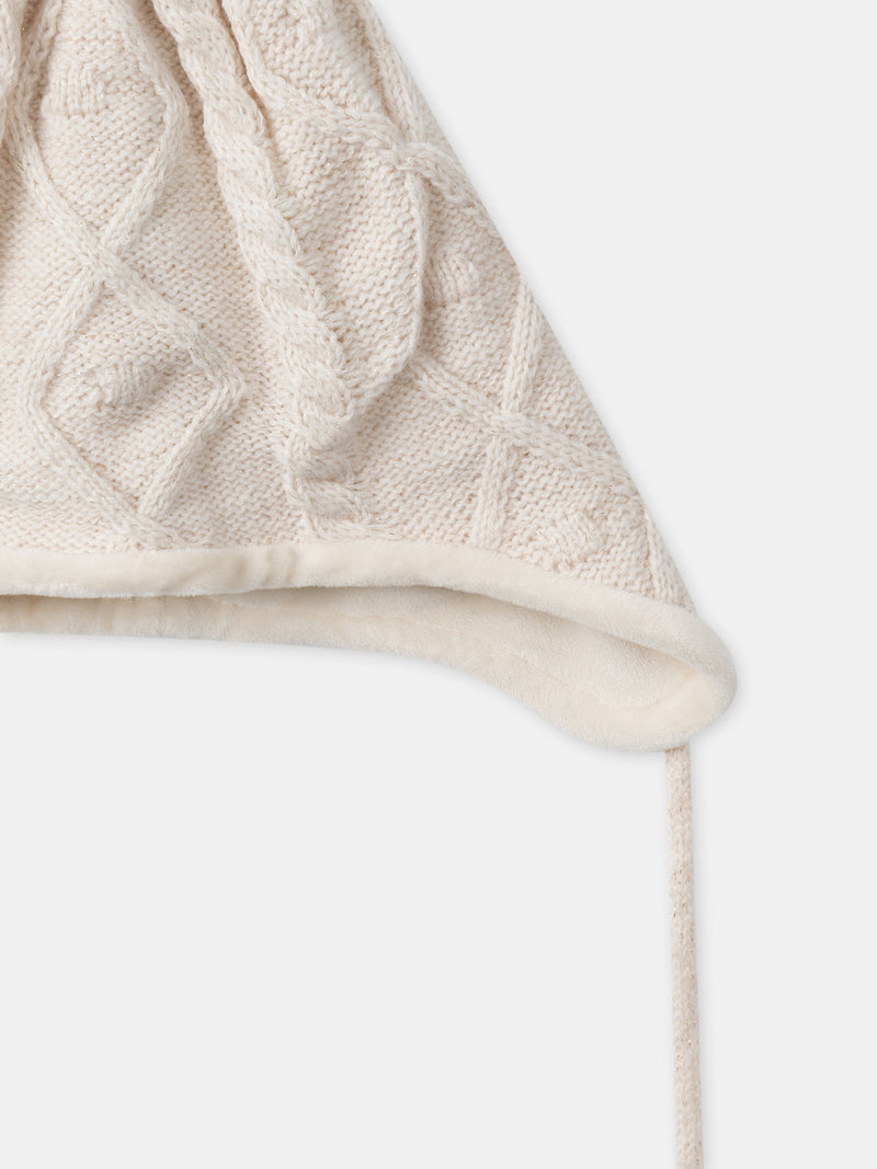 Gorro ecru con rizos y pompón de piel sintética niña
