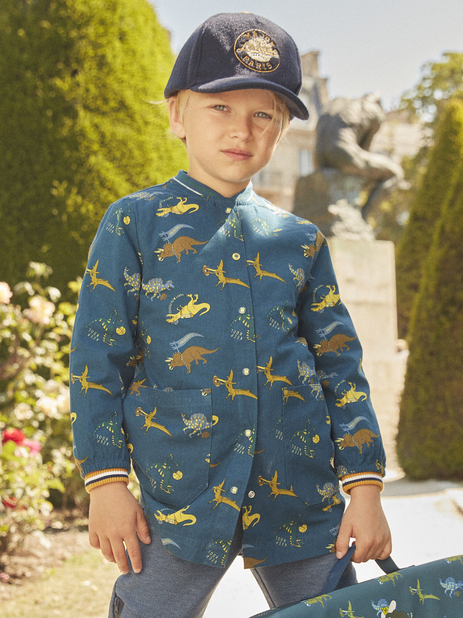 Blusa escolar azul petr leo con estampado de dinosaurios