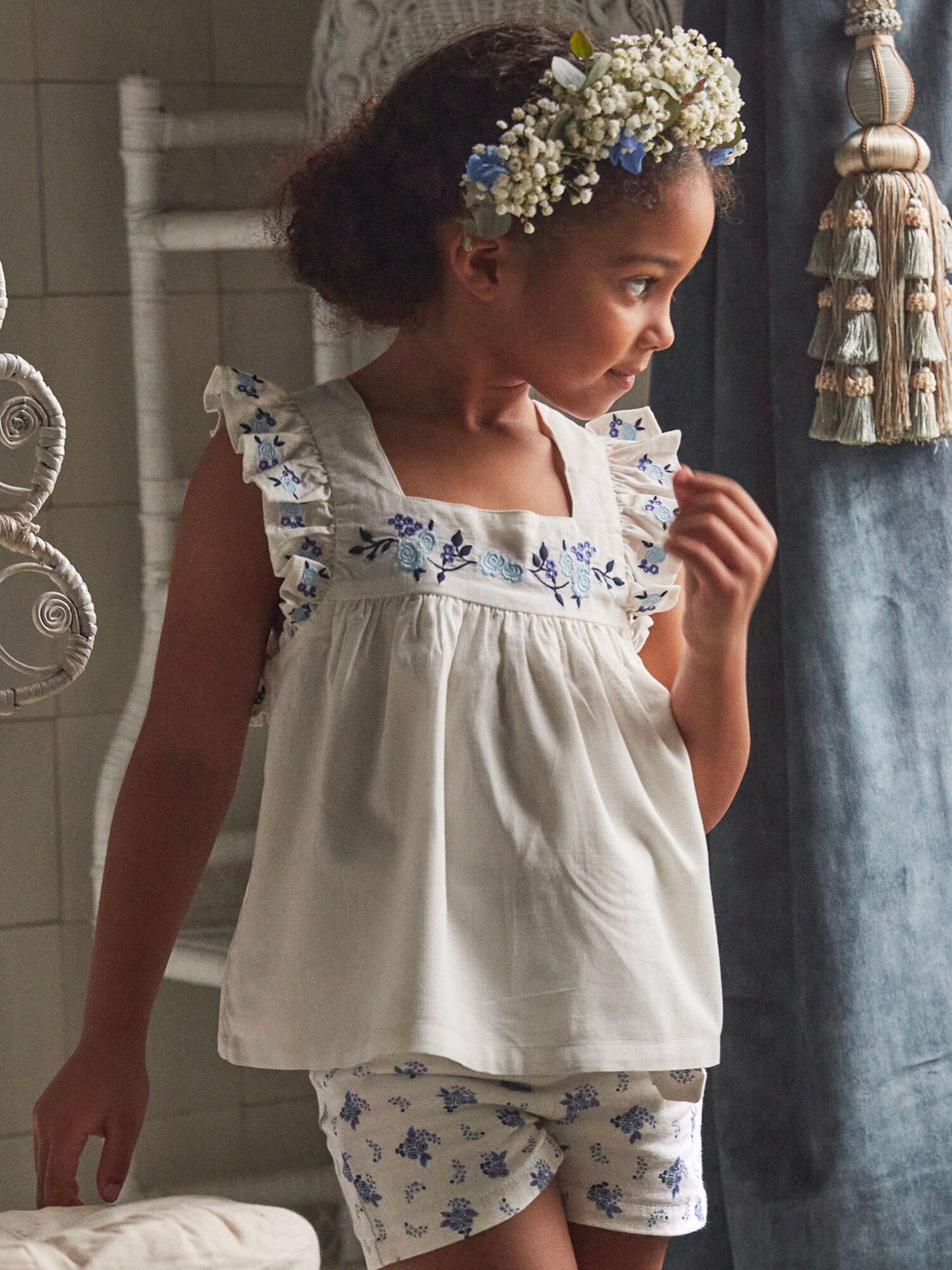 Camisa con bordado de flores