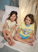 Pijama amarillo flúor y azul con estampado de cocodrilo en la playa para niño CAPLAGE / 22E5PG51PYJB113