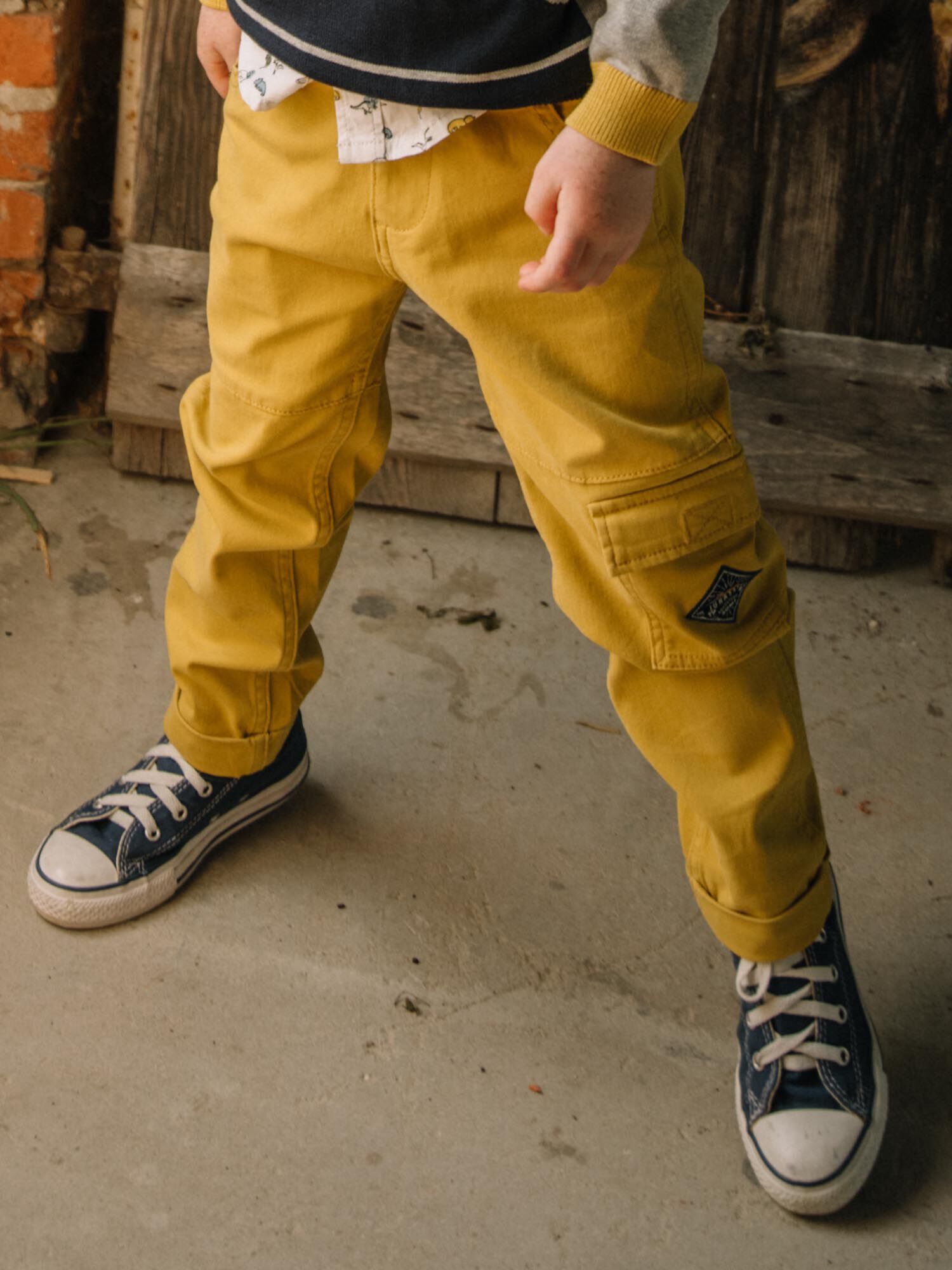Pantalon shop cargo amarillo