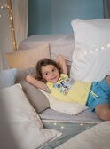 Pijama amarillo flúor y azul con estampado de cocodrilo en la playa para niño CAPLAGE / 22E5PG51PYJB113