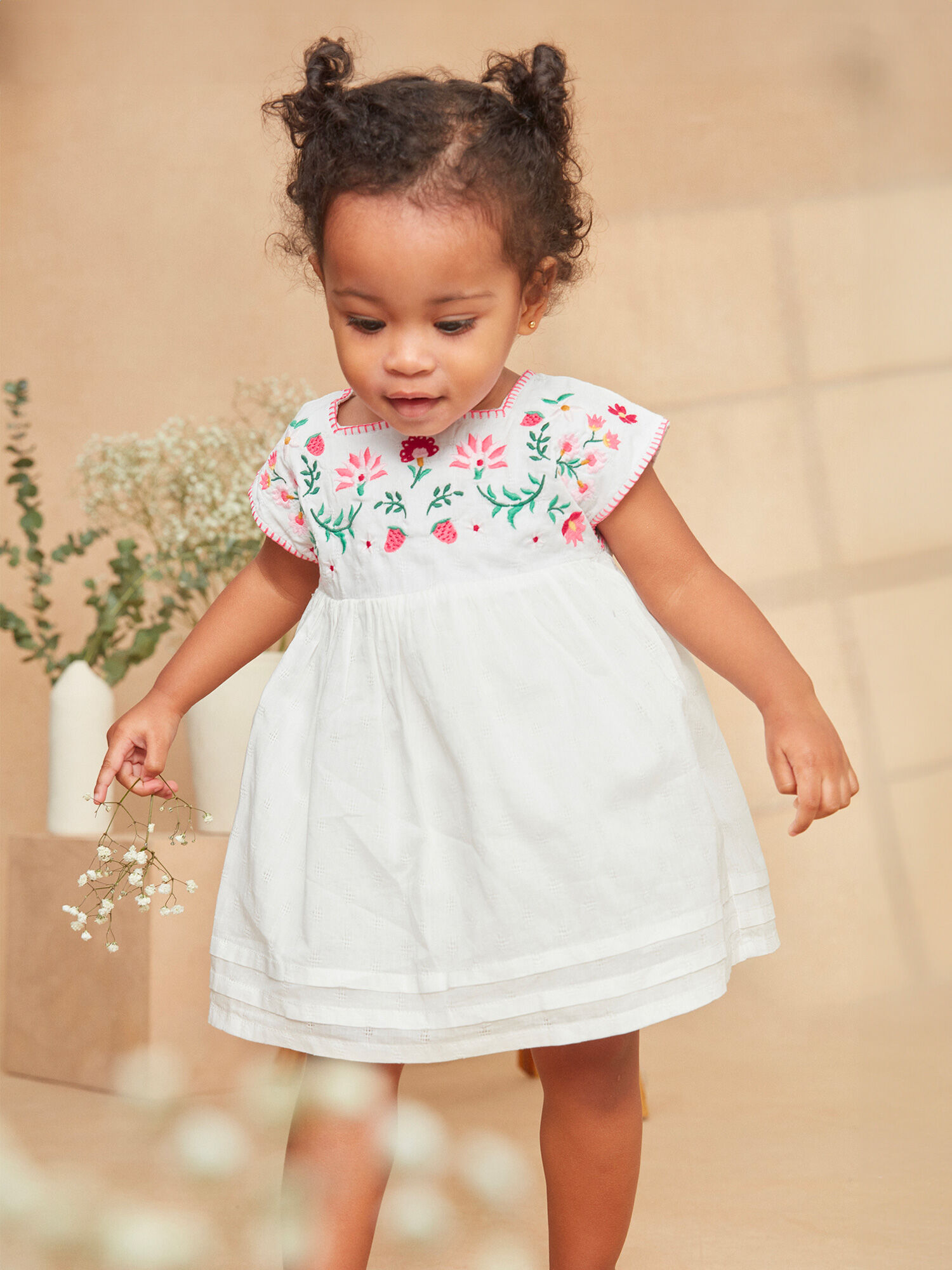 Vestido bordado color crudo Chica Sergent Major