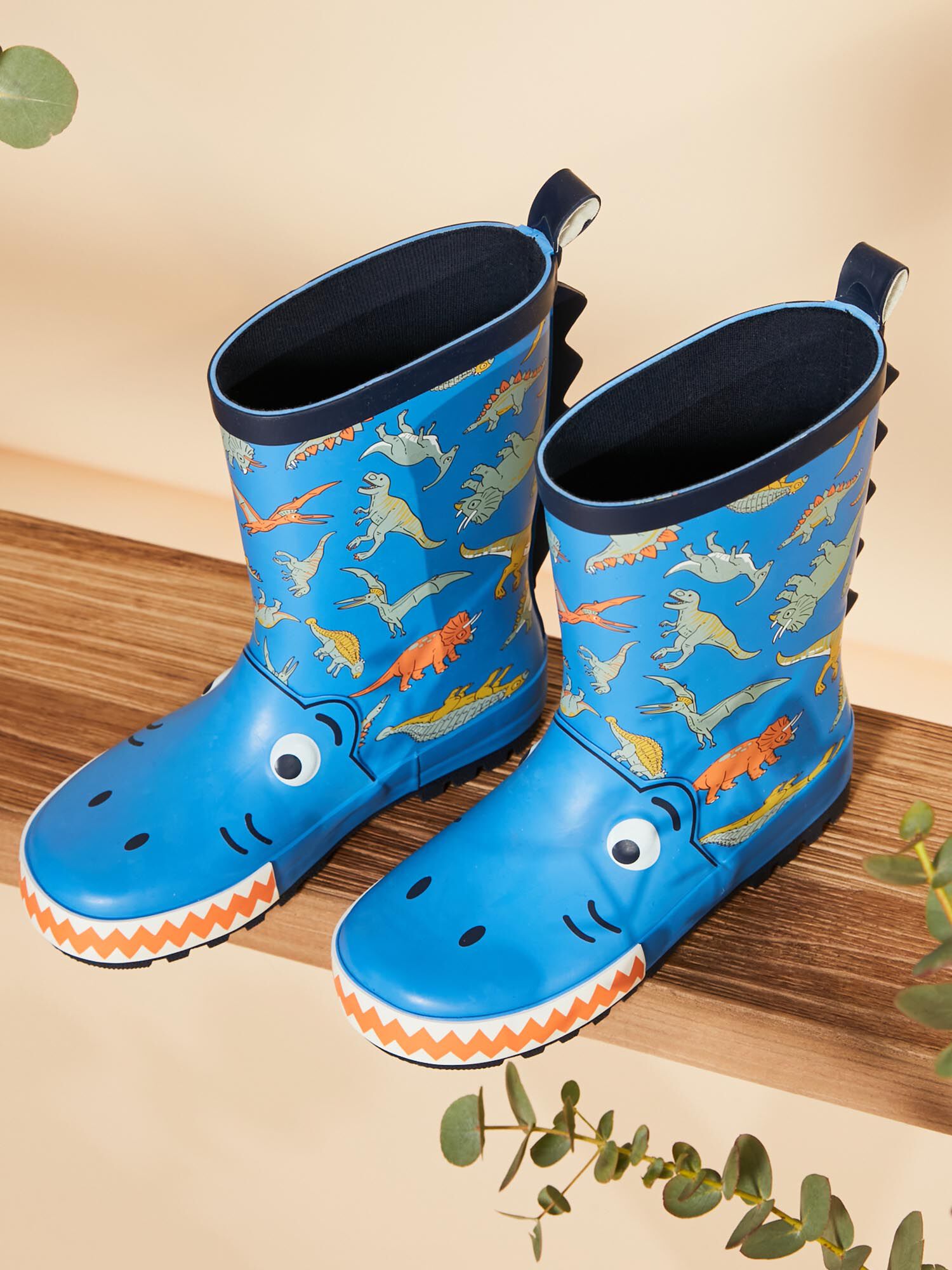 Botas de agua de color azul con estampado de dinosaurios