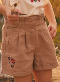Pantalón corto beige bordado con pinzas KISHORETTE / 24E2PFC1SHO804