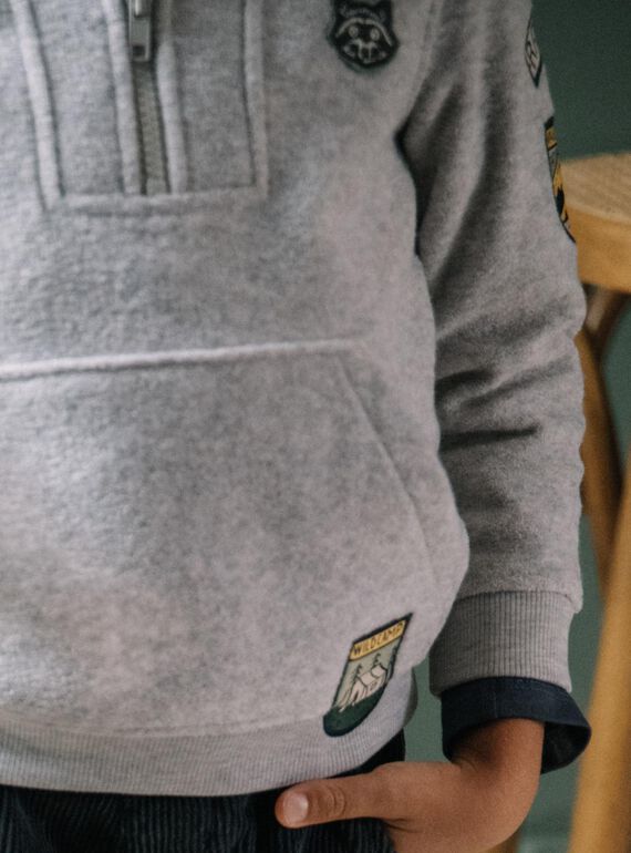 Jersey gris jaspeado con bolsillo frontal DEBADGEAGE / 22H3PGR1PUL943